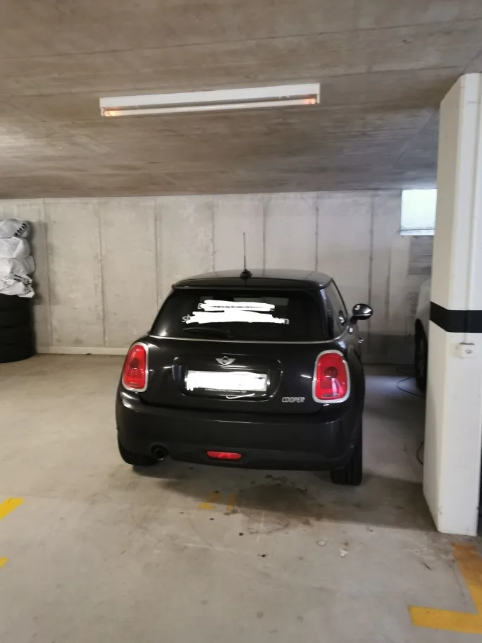 Breites Parkplatzt in der Nähe von Aarau