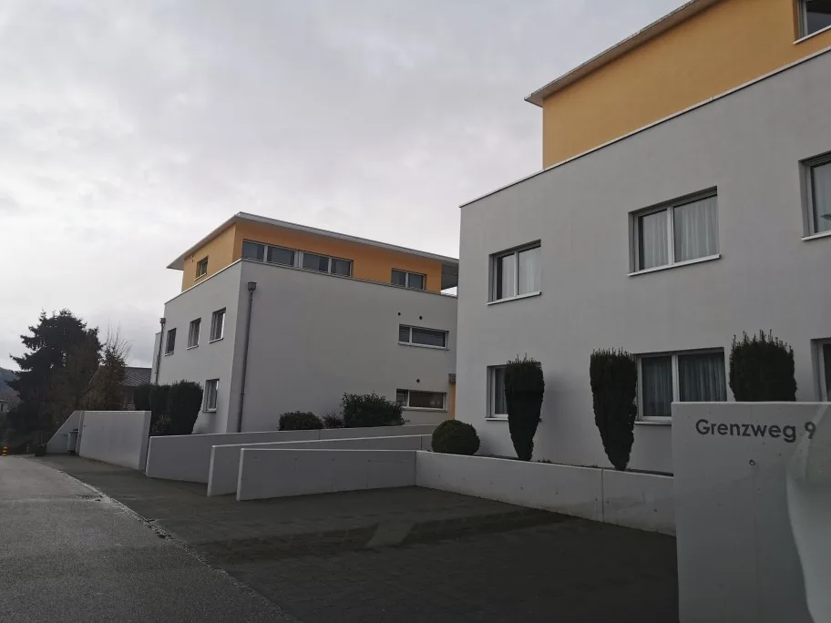 Breites Parkplatzt in der Nähe von Aarau