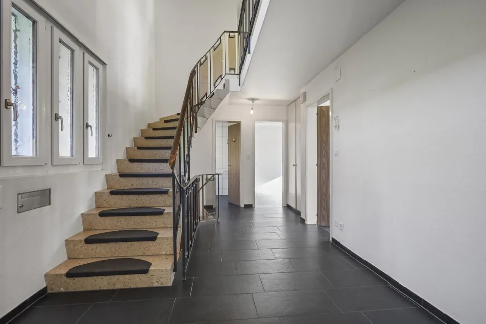 Einfamilienhaus 6-Zimmer, mit Pool und grosszügigem Umschwung