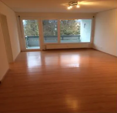 Helle 2.5-Zimmer-Wohnung mit Balkon in Erlinsbach SO
