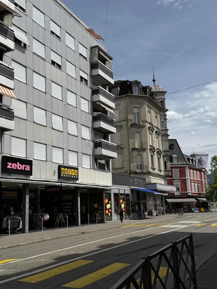 À LOUER   App. 3 ,5 p. centre, commerce,  tout les transports publics
