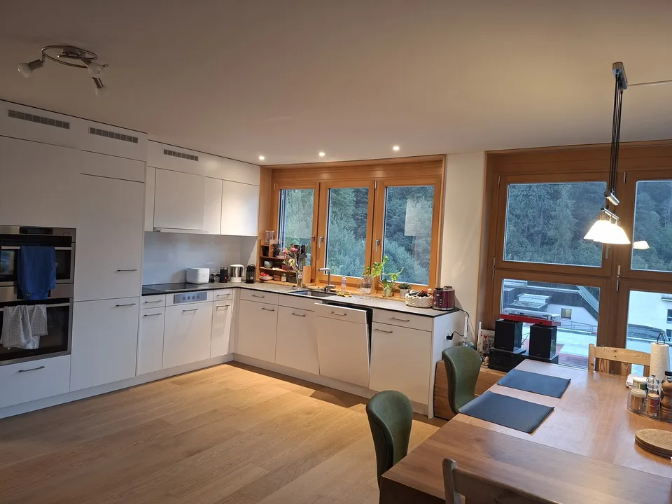 Moderne 3.5er mit toller Aussicht über Ilanz, 6.OG mit Lift und Balkon