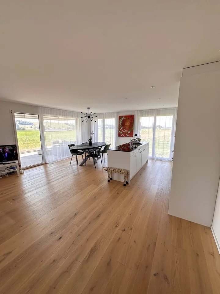 ***Nachmieter gesucht: Stilvolle 3,5-Zimmer-Wohnung mit Balkon, TG-Stellplatz & Bergblick