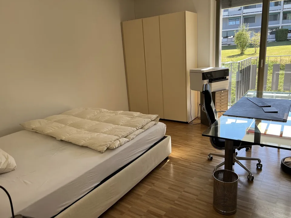 Möbliertes Zimmer in moderner 3-Zimmer-Wohnung im Zollikerberg
