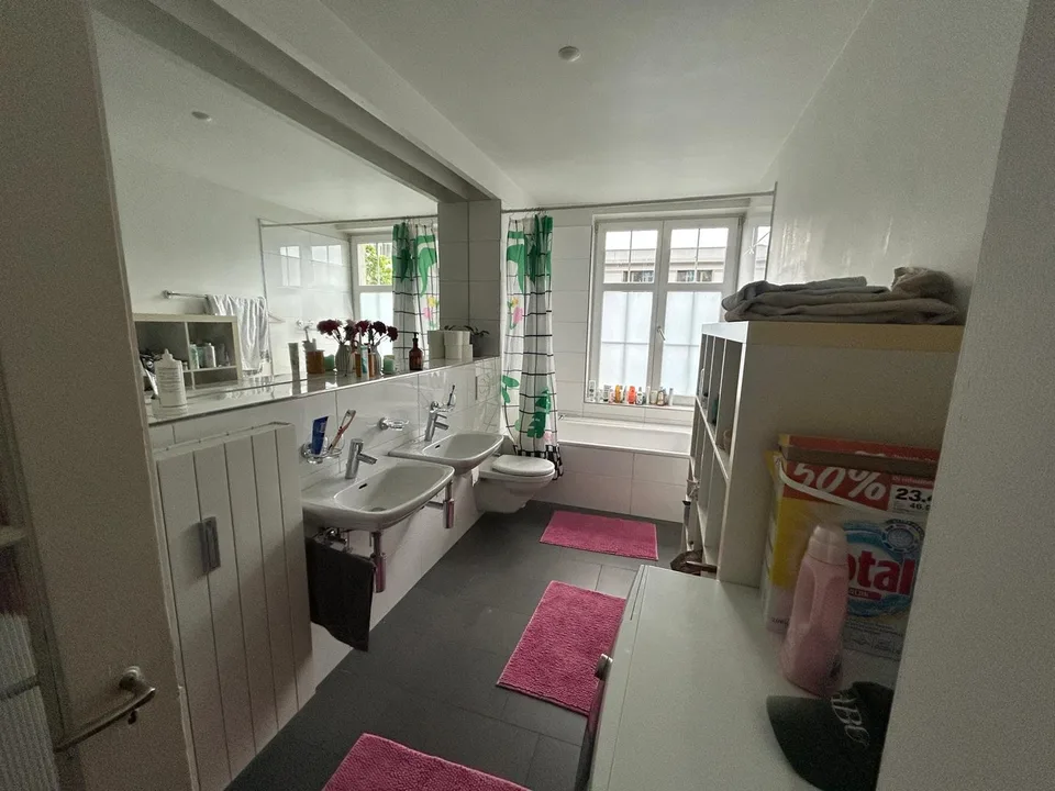 WG-Zimmer zu vermieten | schöne, grosse Altbauwohnung in St.Gallen
