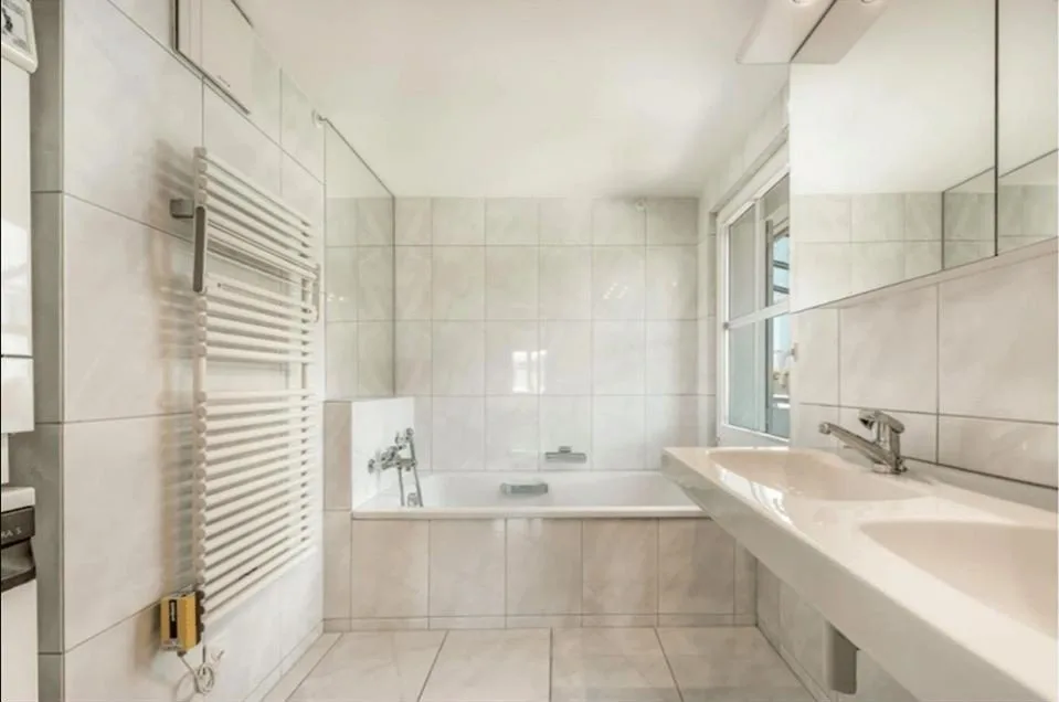 Room in Charming Zurich Lake-View Duplex Apartment With An International Touch!
