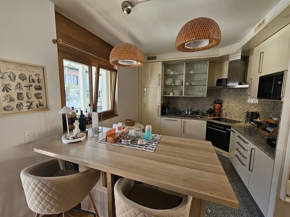 Bel appartement avec de beaux volumes.