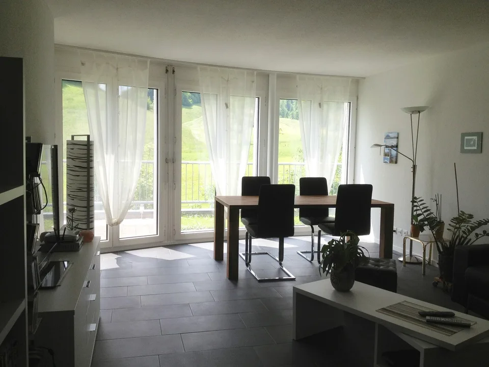 schöne 3.5-Zi-Wohnung im Hochparterre mit Sitzplatz