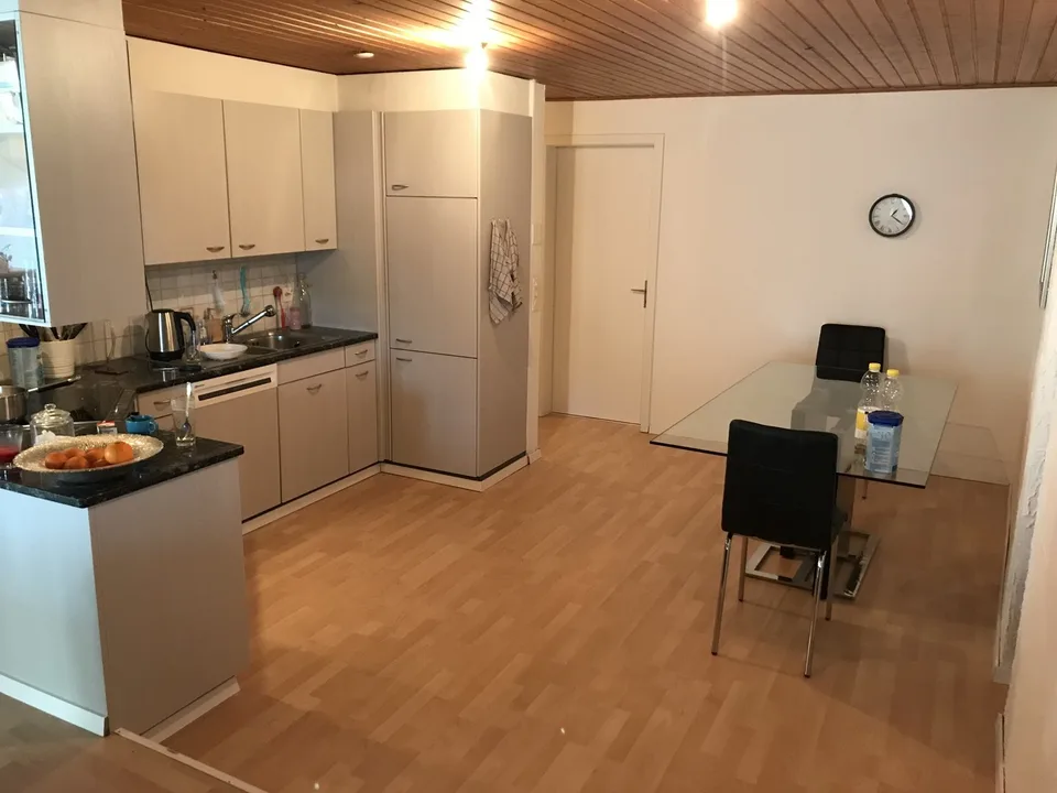 Schöne ruhige Wohnung in kleinem Mehrfamilienhaus