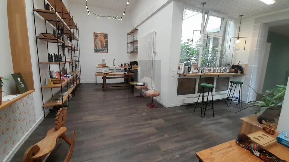 ESPACE COMMERCIAL LUMINEUX ET MODERNE