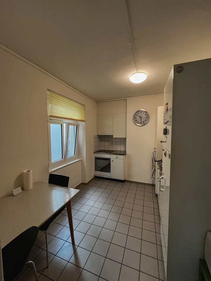 Room in student shared apartment
