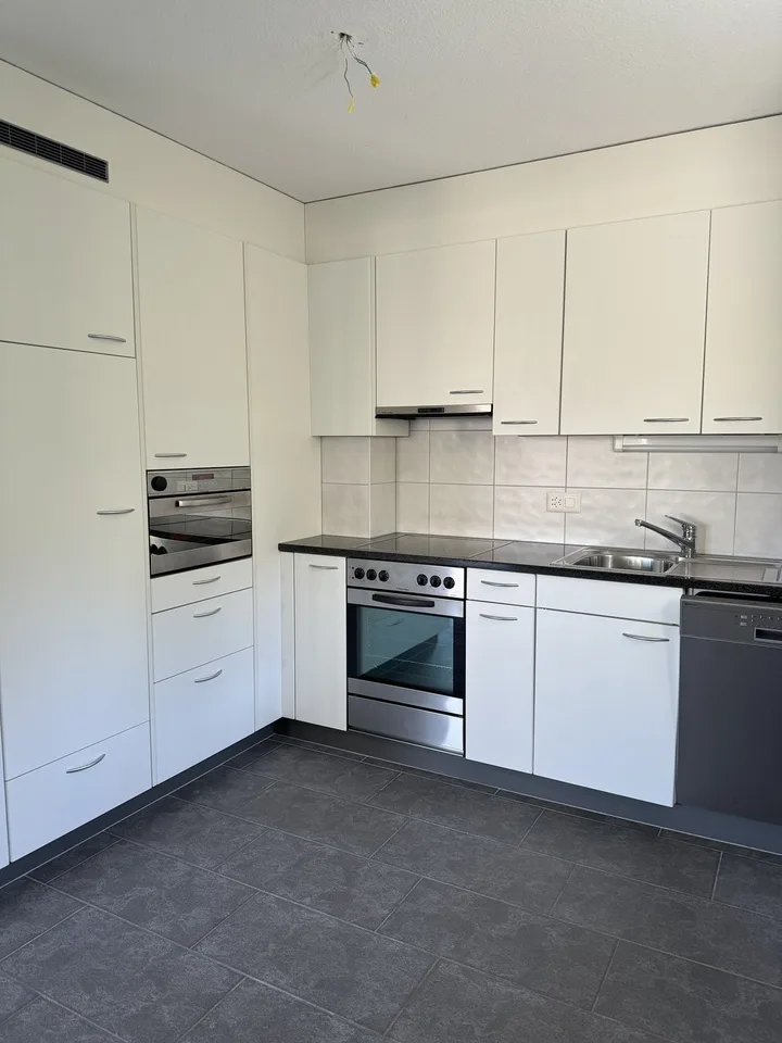 Appartamento di 4 camere in affitto a Ziefen