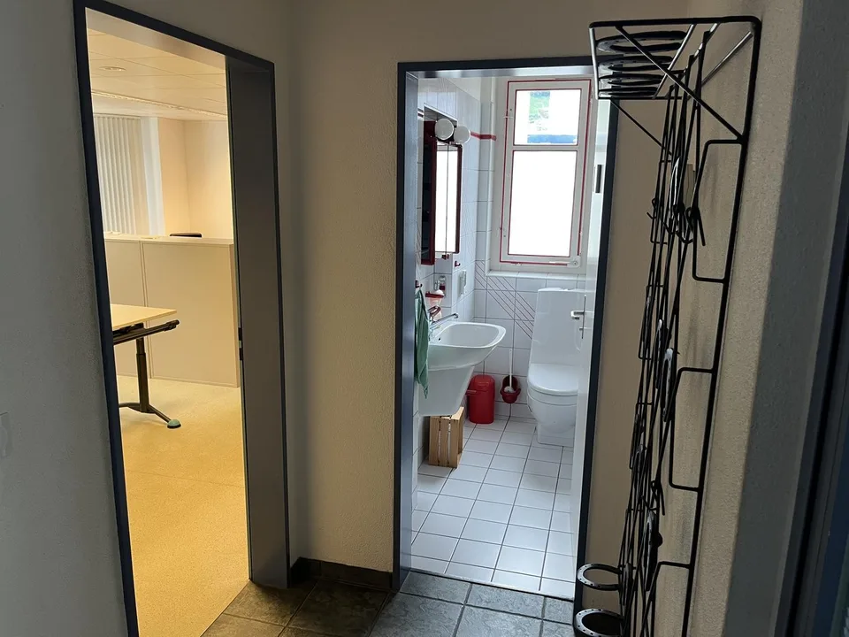 Kleinbüro möbliert nahe Bahnhof günstig zu vermieten