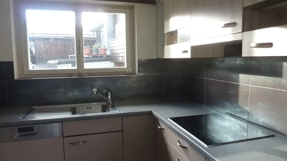 Grosses Haus mit drei Wohnungen zu vermieten an sehr ruhiger Lage