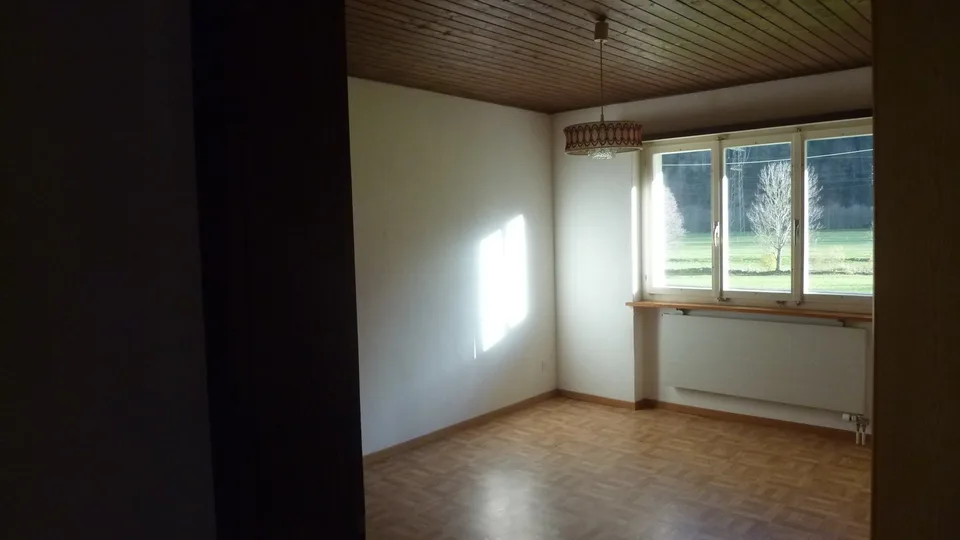 Grosses Haus mit drei Wohnungen zu vermieten an sehr ruhiger Lage