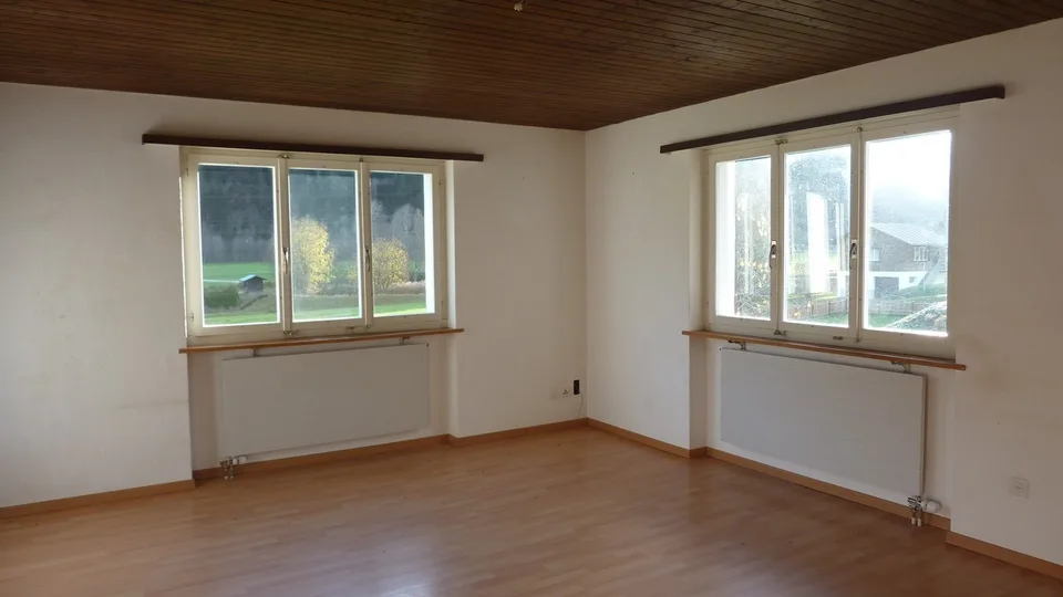 Grosses Haus mit drei Wohnungen zu vermieten an sehr ruhiger Lage