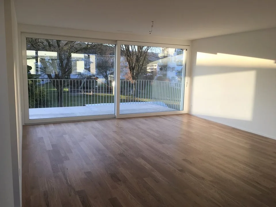 Helle, moderne 4.5 Zimmer Wohnung in Urdorf zu vermieten!