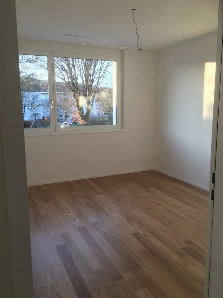 Helle, moderne 4.5 Zimmer Wohnung in Urdorf zu vermieten!