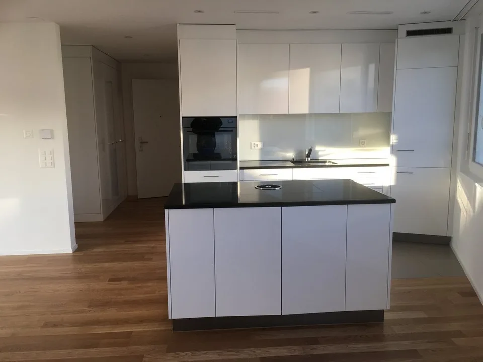 Helle, moderne 4.5 Zimmer Wohnung in Urdorf zu vermieten!