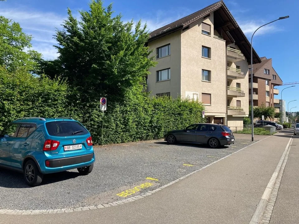 Reservierter Abstellplatz wenige Minuten vom Kantonsspital entfernt
