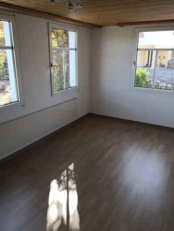 Grosszügige 7-Zimmer-Wohnung mit Gartenmöglichkeit in ruhiger Lage