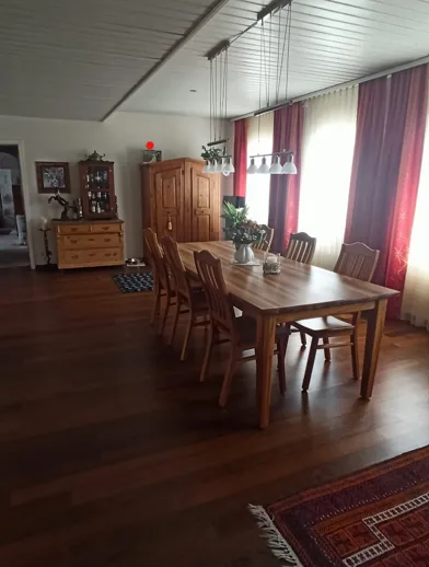 Grosszügige 7-Zimmer-Wohnung mit Gartenmöglichkeit in ruhiger Lage