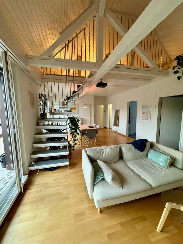 Zimmer in einer wunderschönen Maisonette-Wohnung mit Dachterrasse in Zürich (11 Monate, Verlängerung möglich)