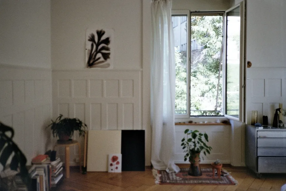 Spacious room in Zurich Kreis 6 – available now until the end of August