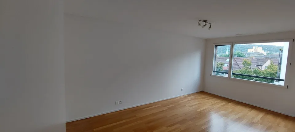 Chambre temporaire avec seulement un lit, dans un appartement partagé