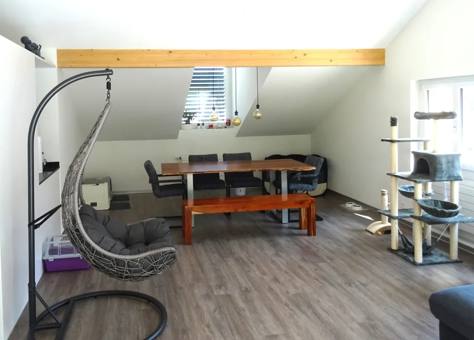 An zentrumsnaher Wohnlage überzeugt diese schöne Wohnung mit 3.5 Zimmer Wohnräumen