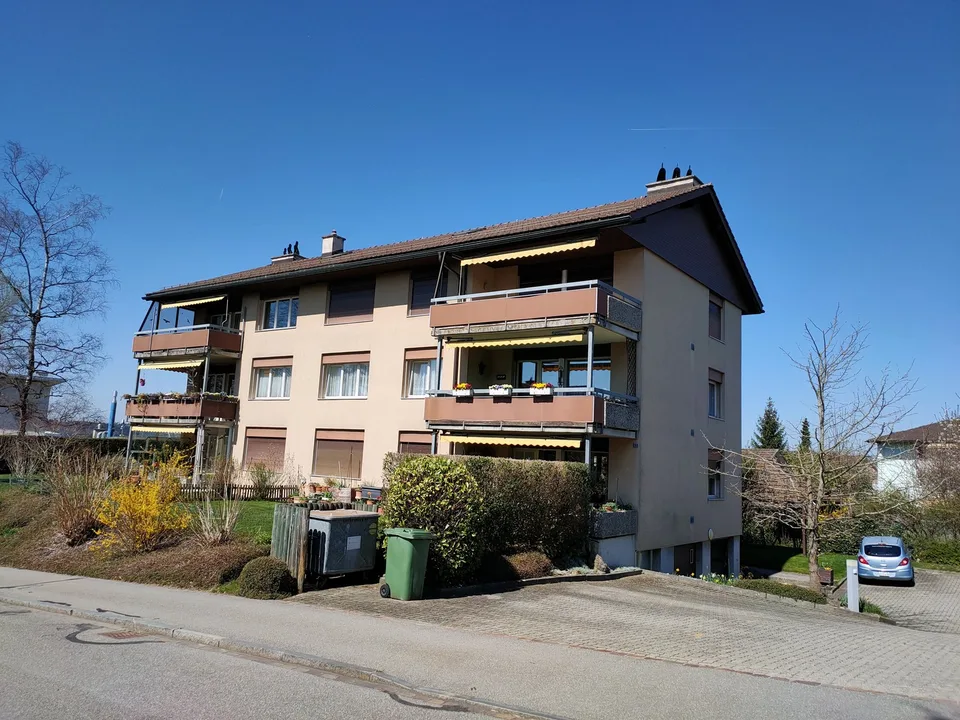 Helle 3 1/2 Zimmer Wohnung