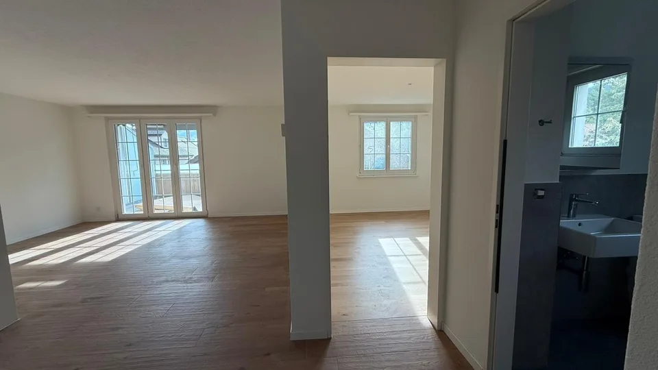 Helle und frisch sanierte 3.5-Zimmerwohnung mit grossem Estrich