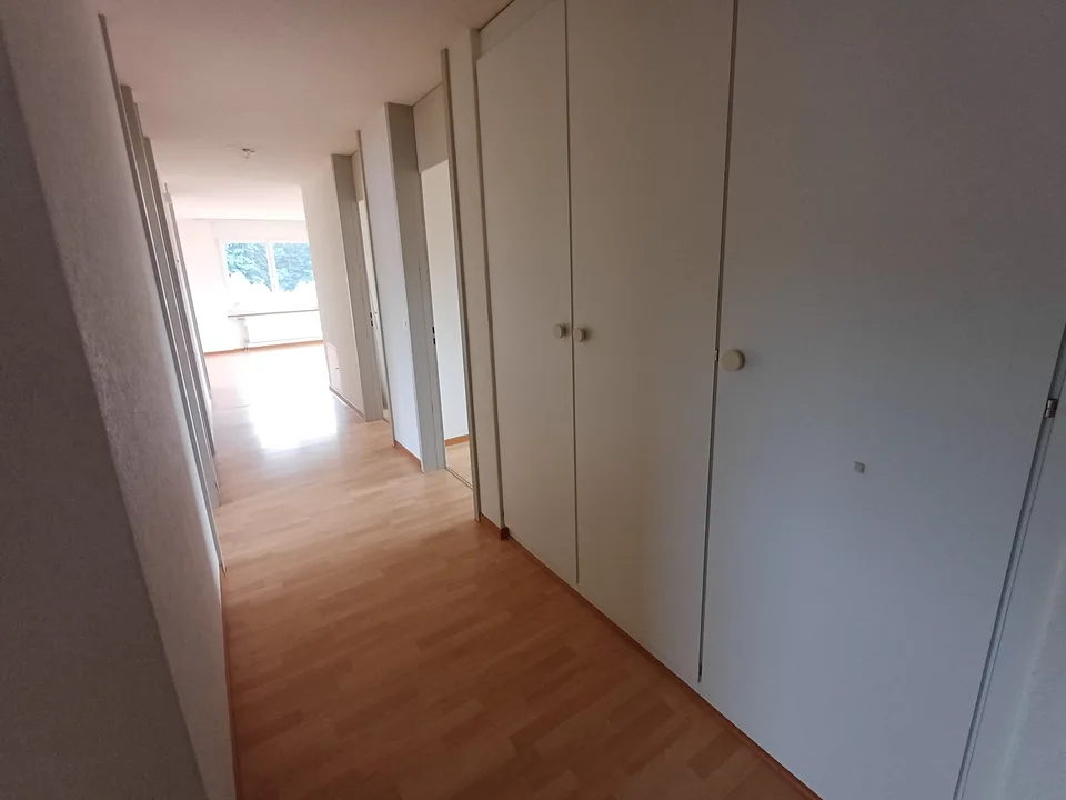 Attraktive 4.5-Zimmer-Eigentumswohnung mit Bastelraum & Einstellhallenplatz in Grünen – photo 15 sur 20