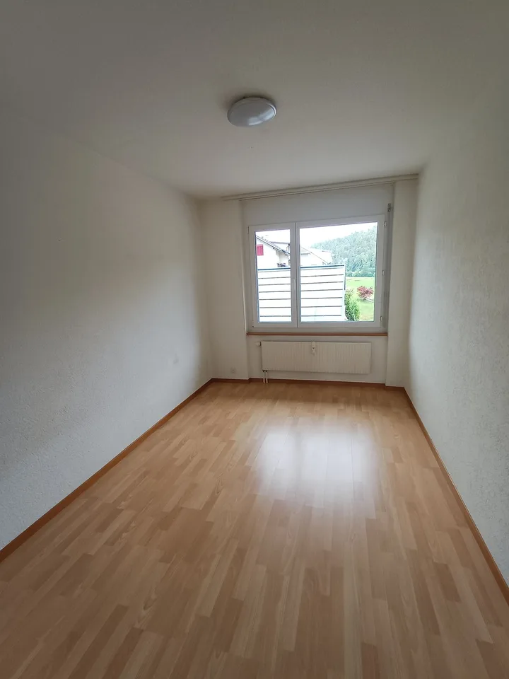 Attraktive 4.5-Zimmer-Eigentumswohnung mit Bastelraum & Einstellhallenplatz in Grünen – photo 17 sur 20