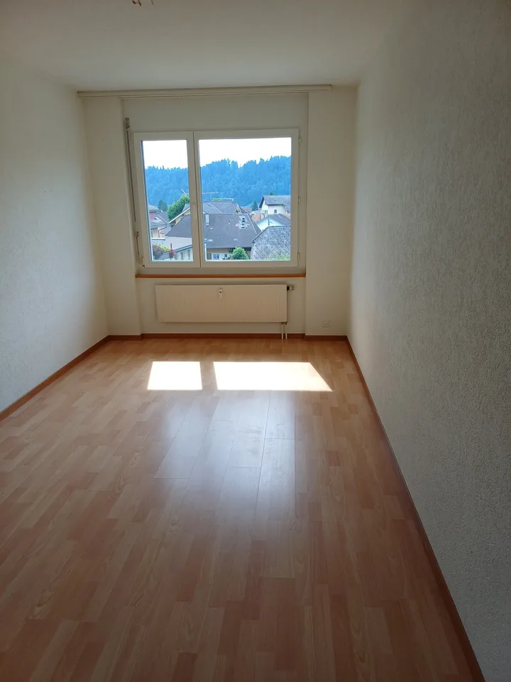 Attraktive 4.5-Zimmer-Eigentumswohnung mit Bastelraum & Einstellhallenplatz in Grünen – photo 18 sur 20