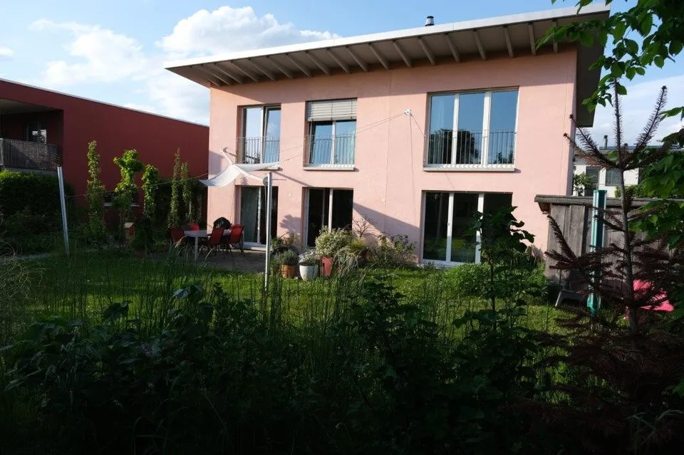 6.5-Zimmer-Einfamilienhaus mit einladendem Garten und vielen Annehmlichkeiten in Burgdorf