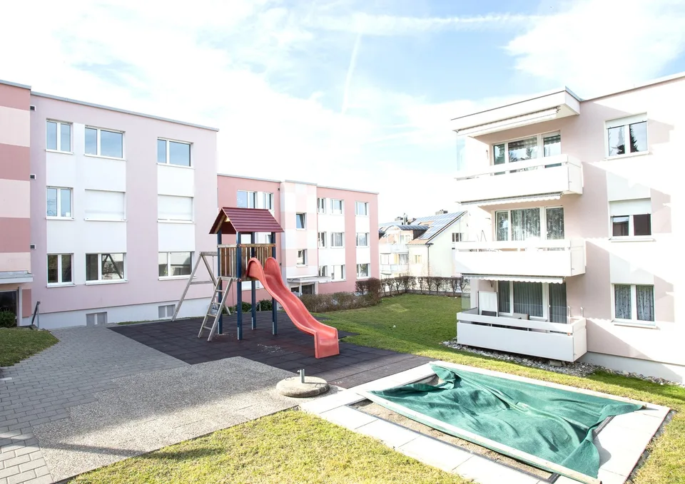 Lichtdurchflutete 4.5 Zimmer Familienwohnung an ruhiger Lage