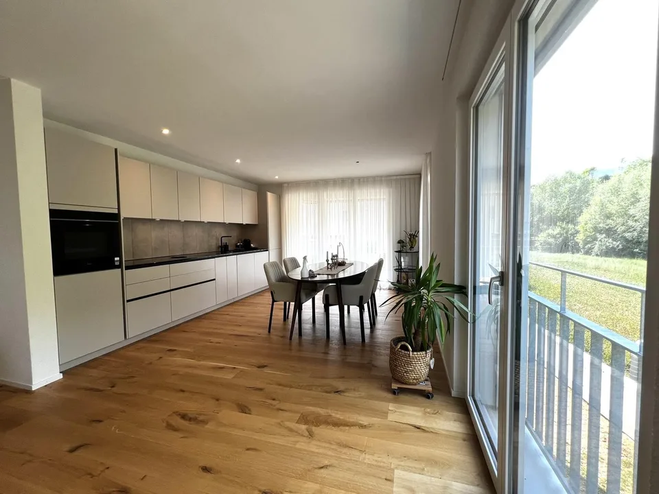 "Moderne 4.5-Zimmer-Neubauwohnung mit Balkon und schöner Aussicht in Wölflinswil"