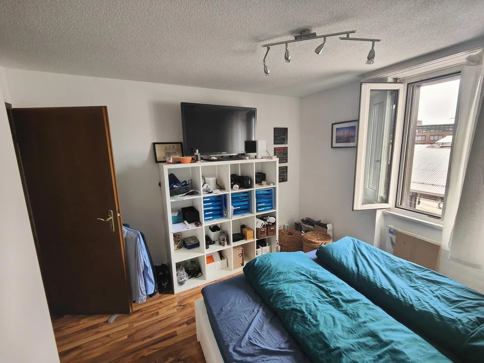 Chambre dans un appartement partagé de 4 personnes confortable avec un grand espace commun