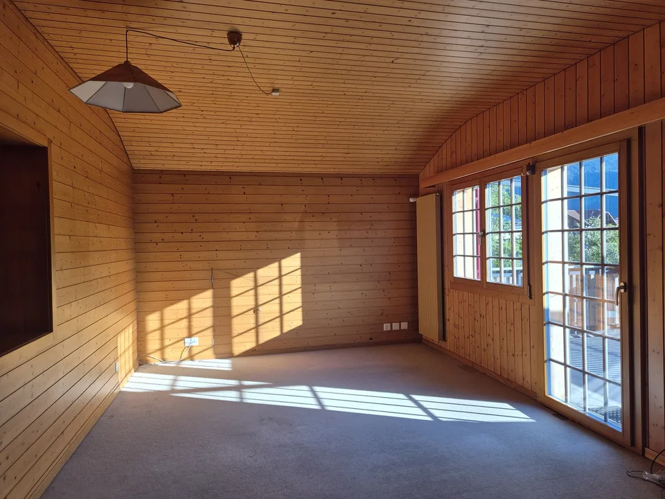 3½ Zimmer Wohnung mit ca. 15m² Terasse, viel grünem Umschwung und grosser Garage