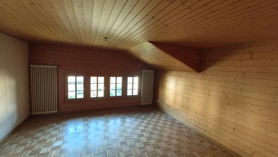 3½ Zimmer Wohnung mit ca. 15m² Terasse, viel grünem Umschwung und grosser Garage