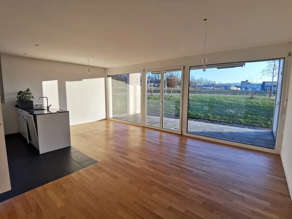 Schöne Parterre 4.5 Zimmer Wohnung