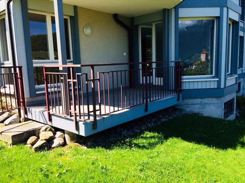 4.5-Zimmer-Wohnung mit herrlichem See- & Schlossblick und eigenem Garten