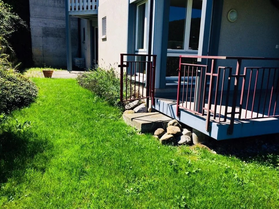 4.5-Zimmer-Wohnung mit herrlichem See- & Schlossblick und eigenem Garten