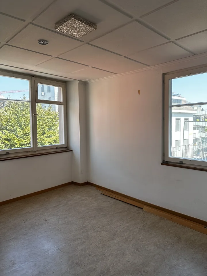 2.5-Zimmer-Altbauwohnung in Wädenswil zu vermieten