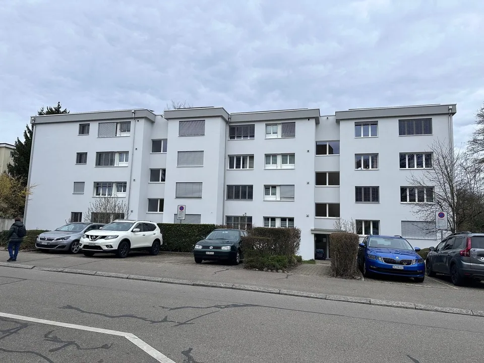 Helle, grosszügige 3.5-Zimmer-Wohnung mit Balkon in Regensdorf
