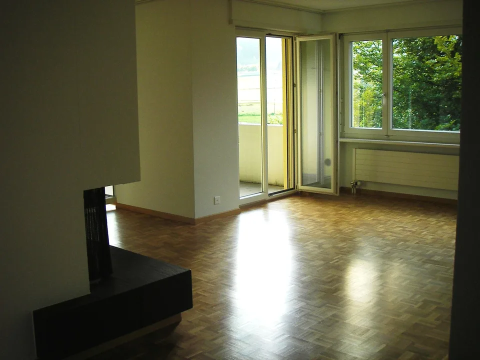 Helle, grosszügige 3.5-Zimmer-Wohnung mit Balkon in Regensdorf