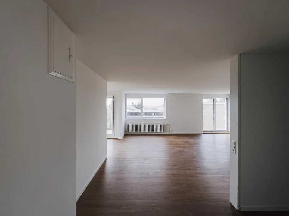 Flexibel wohnen auf 134 m², frisch sanierte 4.5-Zimmer-Wohnung mit separatem Bereich