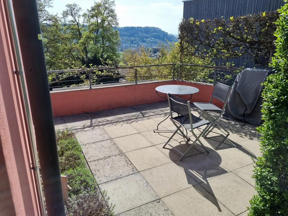 Stilvolle 3-Zimmer Wohnung im Grünen mit zwei Gartensitzplätzen