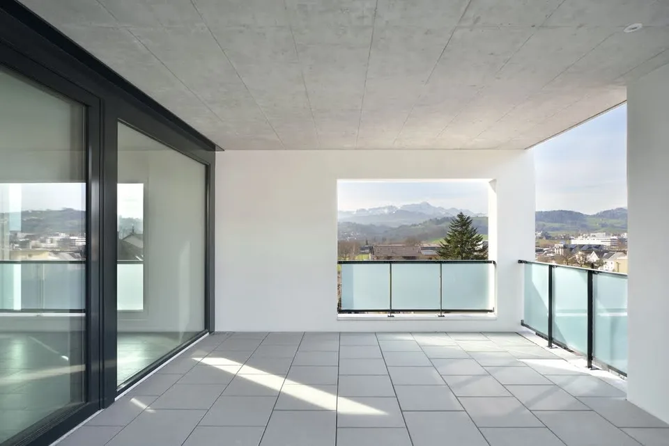 3.5 zimmer-Attikawohnung mit 43 m² Sonnenterrasse und Weitsicht in Abtwil
